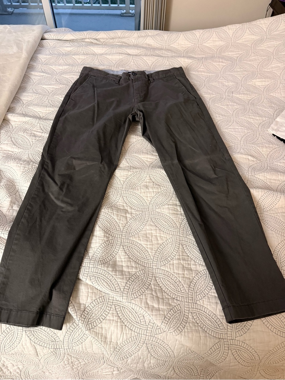 Tommy Hilfiger Men's Dark Gray Straight Chinos